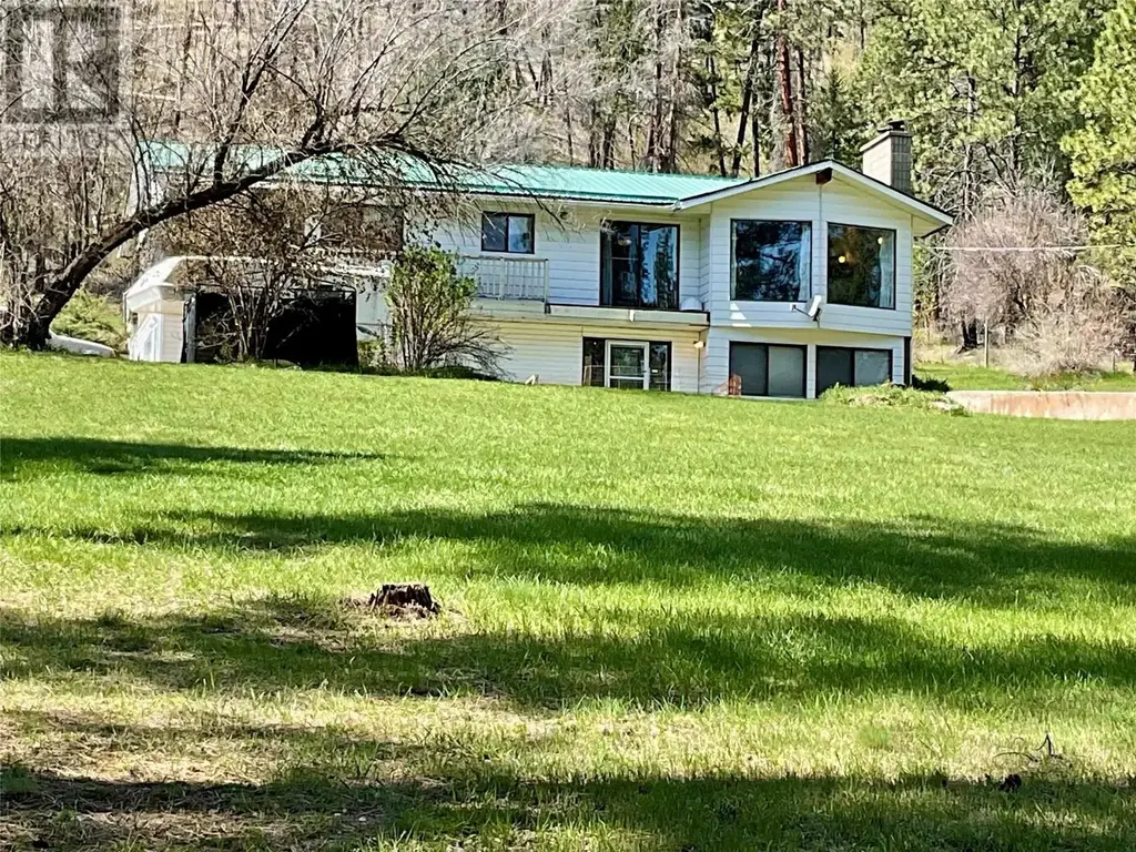 1715 33 Highway, Rock Creek